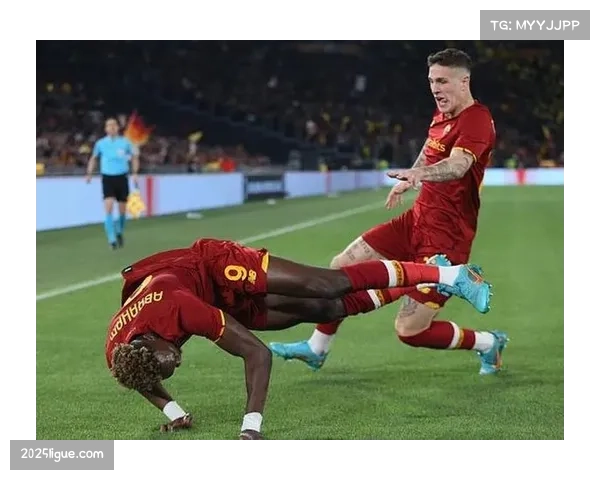 波鸿训练课重点演练定位球进攻后的回防落位，以应对对手快速反击